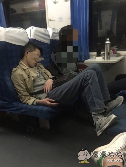 火车上的奇葩睡姿