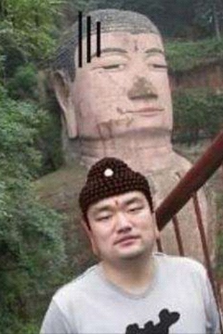 精神病院里:医生觉的他的一位病人已经康复的差不多了 所以就把他叫来做最后的测试 医生:你马上就可以出院了,出院后你准备做什么呢? 病人:我准备去找一份工作,多挣一点钱 医生:挣钱做什么呢? 病人:讨个媳婦儿 结婚 医生:然后呢? 病人:洞房 医生:然后呢 病人:把他的衣服裤子脱掉 医生:再然后呢 病人:把他的类裤也脱掉 医生:脱内裤做什么 病人:你傻呀 当然是把橡皮筋抽出来做成弹弓 然后把你家玻璃全都打烂 谁叫你一天到晚让我吃药