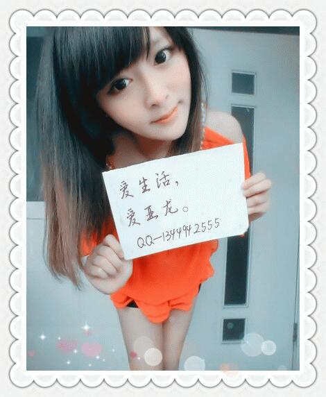 女友:我们能分手吗? 男友:不可以。 女友:为什么? 男友:就像这食堂的包子。你咬了一口,人家肯给你换吗? 女友:可你没我想象的好。 男友:就像这食堂的包子。你本来想吃肉包,拿错了,咬了一口是菜包,想换又不给你换,难道扔了?凑合着吃吧。 女友:噢…