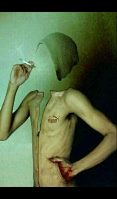 各位女生洗澡的时候请注
意了,当你在浴室洗澡的时候
千万别闭上眼睛。因为你一闭
上眼睛,“浴鬼”就会盯着你看
,你一睁开眼,他就消失了。
唯一能让你看到他的办法就是
拿DV录制下来,但是你千万不
能看这DV!!因为它已经被封
印到DV里了,然后——你需要
把DV带子寄给老衲。老衲会帮
你施法,把浴鬼驱除,让你免
受浴鬼侵扰。虽然老衲会因此
伤点元气,但佛曰:我不入地狱,谁爱去谁去。。阿米豆腐。