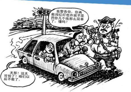 一辆有两名乘客的汽车闯红灯,被警察叫住司机灵机一动说:“我是个医生,急着把这个病人送进精神病医院。”警察怀疑司机是欺骗他,但是乘客也是一个相当的小伙子,他用天使般的目光瞅着这位维护秩序者,微微一笑,小声说:“吻我一下吧,亲爱的。”警察说道:哎呀,快走吧!