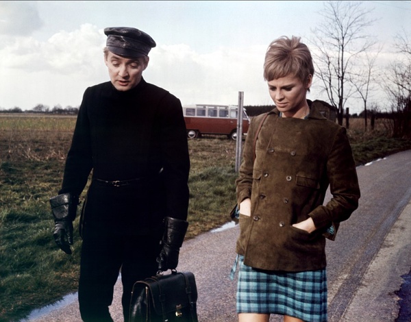 【华氏451度】演员表_上映时间_剧情介绍_预告片_剧照_海报_百田电影大全