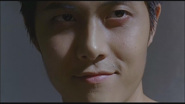 1996年MBC电视剧《山》中,在熙通过扮演儿童角色走上演艺道路。从那之后,他在一系列客串和配角的过程中,渐渐酝酿着自己成为演员的梦。但是机会并不会轻易来临,在熙一次次想巩固自己的演员地位,可是他的努力一次次归于失败。通过《学校2》、《我们的家》等剧,在熙让自己的名字(当时,他还在使用本名李贤均)渐渐被人们知道,但是仅凭这些还不够。眼看演艺事业无法突破,在熙作出了一个重大的决定,暂时休息一段时间。 因2003年电影《空房间》获得青龙电影节最佳新人奖。2005年凭借电视剧《豪杰春香》大红,后又出演《魔女幼