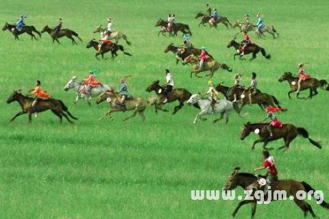 梦见与很多人赛马