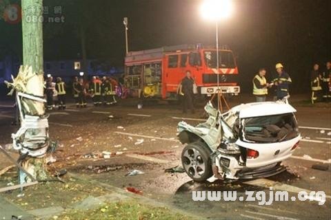 梦见开车翻车