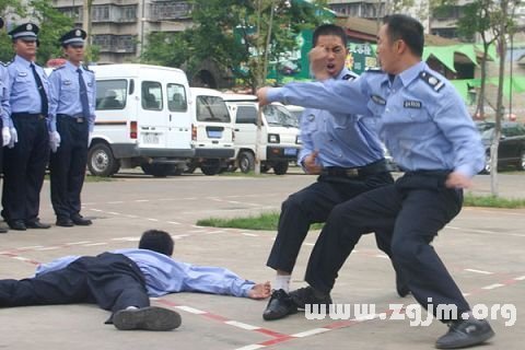 梦见保安