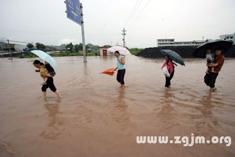 梦见发大水