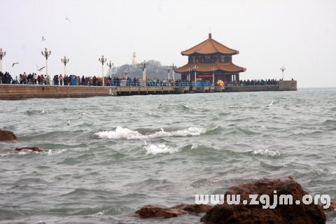 梦见潮涨潮落