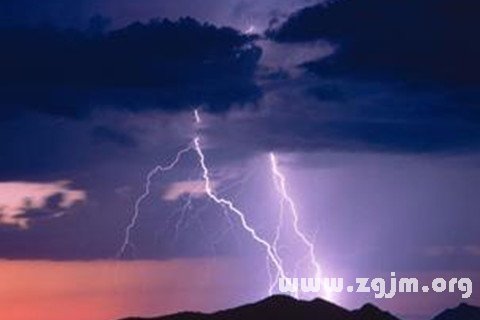 梦见雷雨 打雷声