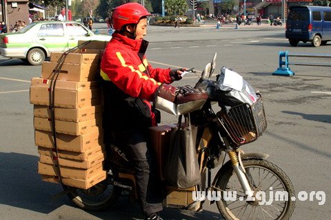 梦见速递员 快递员