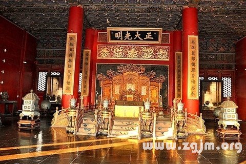 梦见皇宫