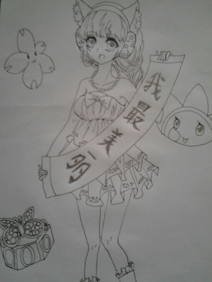 啊,考试考试一天就知道考试一位栗色长发,棕色色眸子的女孩眨着好看的眸子抱怨到啊,好痛。咦!这是什么?打开看看!女孩说到,结果打开一看里面装了一个精致的人偶。金色的超长发,禁闭的眼睛。一件白色的哥特萝莉裙,淡蓝色的披肩。白色的连袜裤,大腿那里还有一条蓝色的缎带周围还有白色的蕾丝边。一双蓝色的小皮鞋上面还有一小朵金色彼岸花。再看那金色的超长发扎成了好看的公主辨。头上还有一个白色的小皇冠。周围还有金色的彼岸花。哇!好漂亮!金色短发,琥珀色眸子的女孩叫到咦,这怎么有一个戒指。女孩拿起戒指下面放了一张