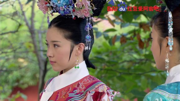 角色:欣荣 出自:新还珠格格 扮演者:阚清子 正面的阚清子脸部缺乏菱角