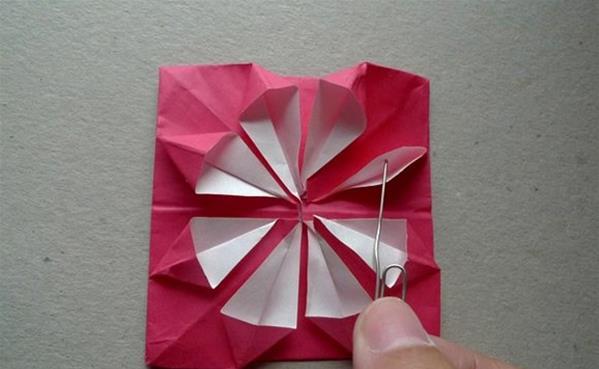 最简单纸花的折法_最简单的纸花折法教程