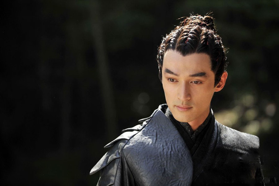 2012年,胡歌身兼制片人和领衔主演的电视剧《轩辕剑之天之痕》