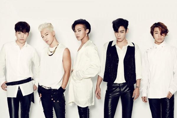 十指相扣,bigbang胜利已经跟黄晓明如胶似漆了